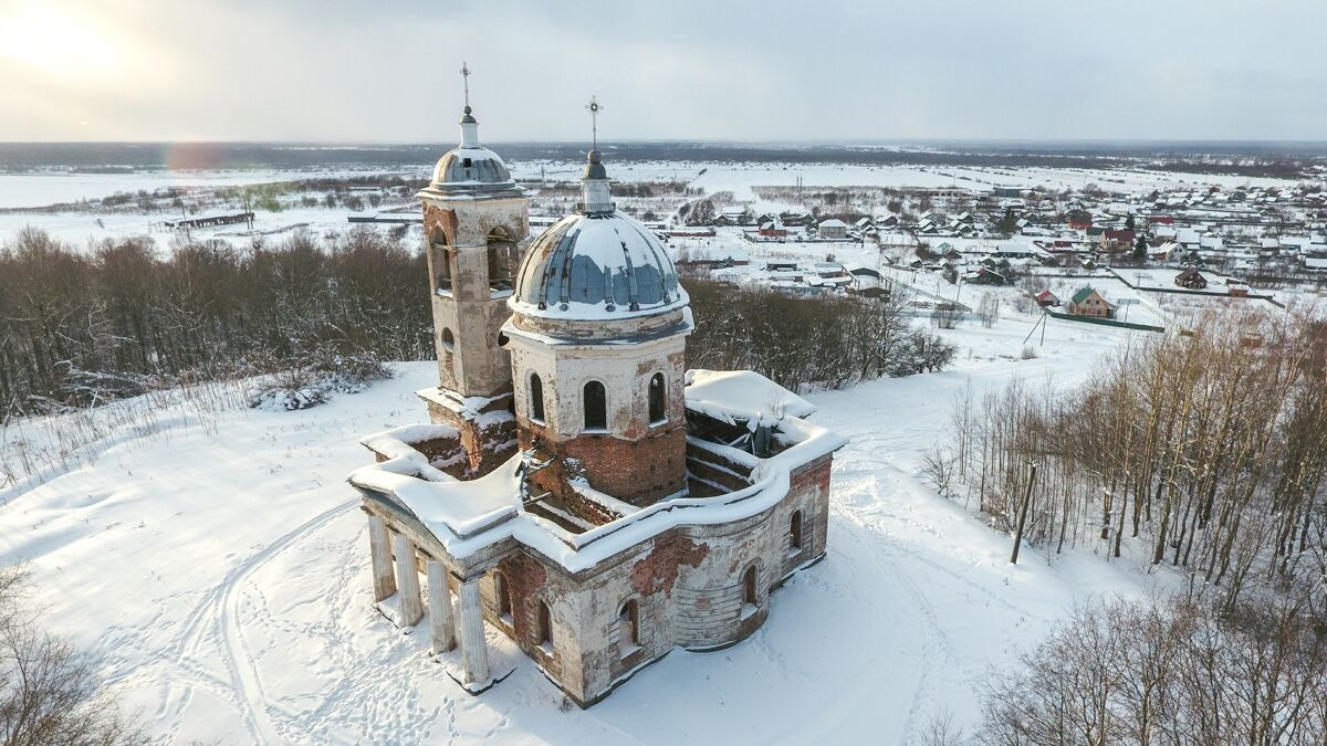 Церковь Введения во храм Пресвятой Богородицы, Бронница (Новгородский район, Новгородская область). общий вид в ландшафте, аэросъемка, обзор вид сверху
