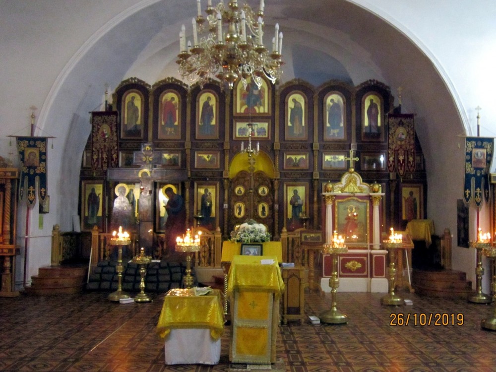 Собор Екатерины, Луга (Лужский район, Ленинградская область). интерьер и убранство, Иконостас собора св. вмч. Екатерины.