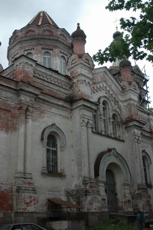 Собор Воскресения Христова, Луга (Лужский район, Ленинградская область). фасады
