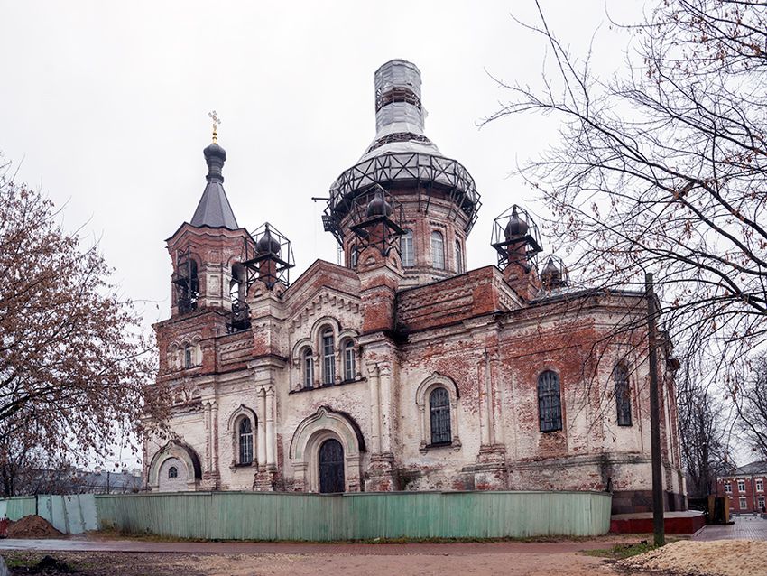 Собор Воскресения Христова, Луга (Лужский район, Ленинградская область). фасады, Вид с юго-восточной стороны.