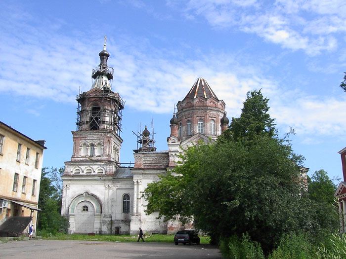 Собор Воскресения Христова, Луга (Лужский район, Ленинградская область). общий вид в ландшафте