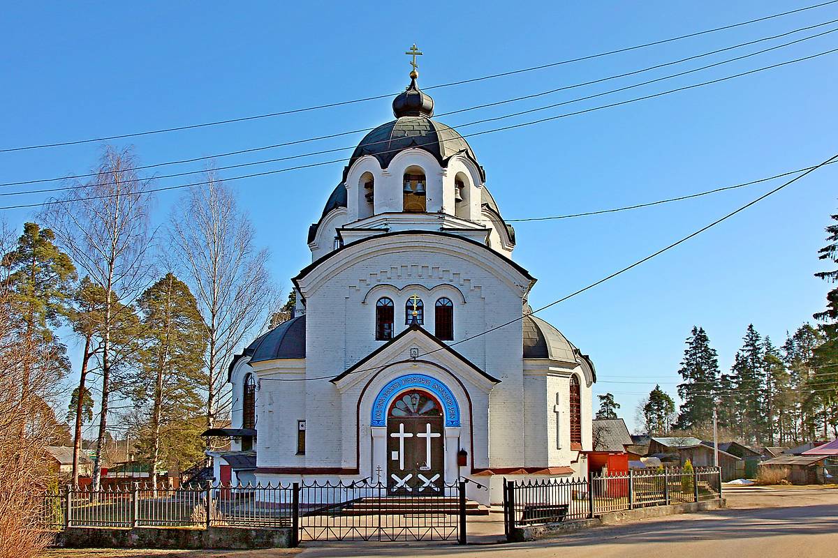 фасады. Кафедральный собор Казанской иконы Божией Матери, Луга (Лужский район, Ленинградская область)
