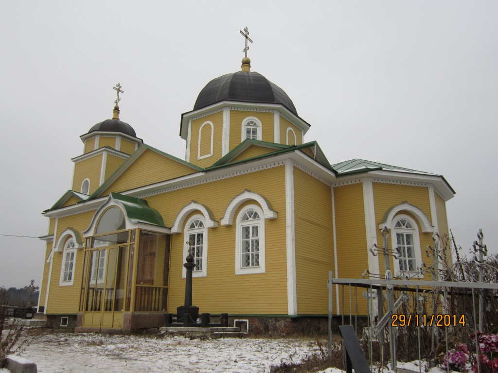 Церковь Успения Пресвятой Богородицы, Городец (Лужский район, Ленинградская область). фасады, Вид с юго-востока