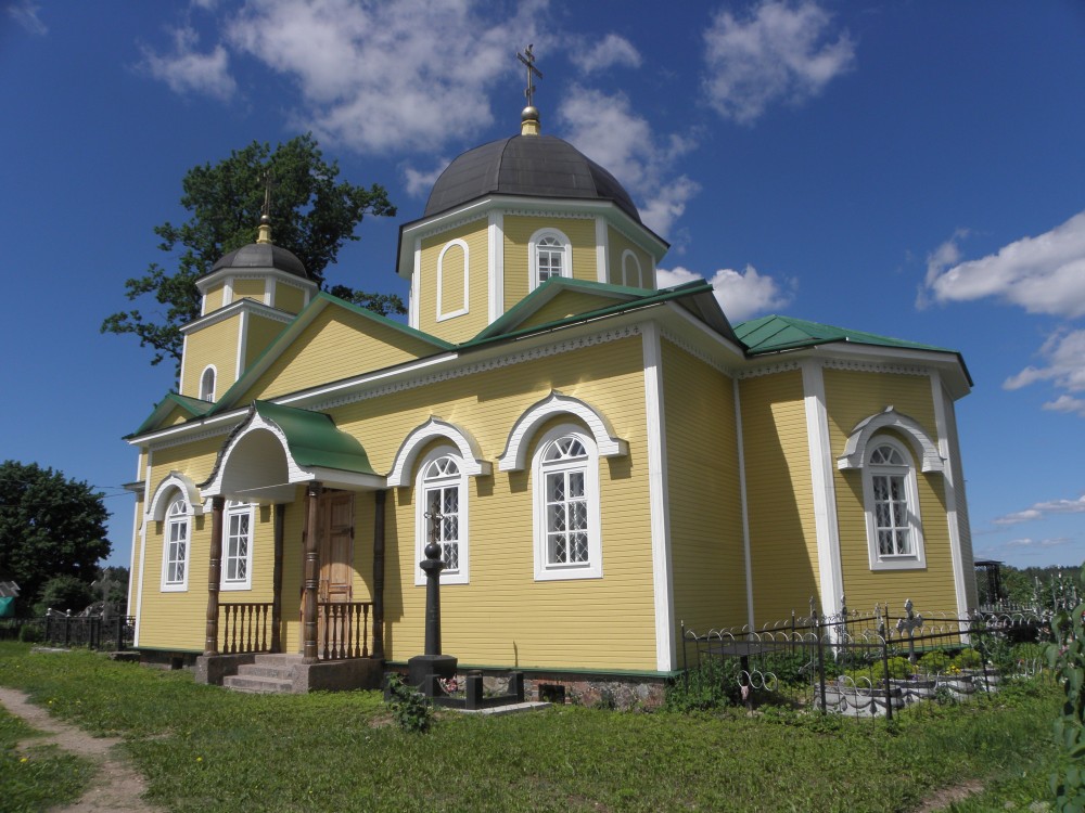 Церковь Успения Пресвятой Богородицы, Городец (Лужский район, Ленинградская область). фасады