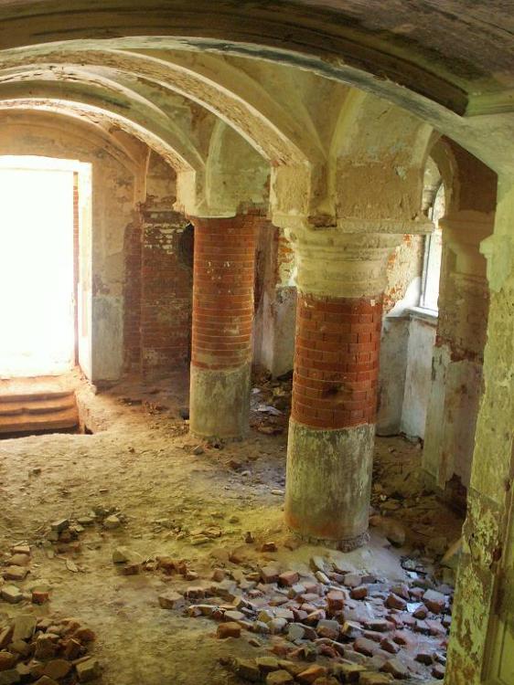 Церковь Тихвинской иконы Божией Матери, Высокое (Новодугинский район, Смоленская область). документальные фотографии, Трапезная нижнего храма.