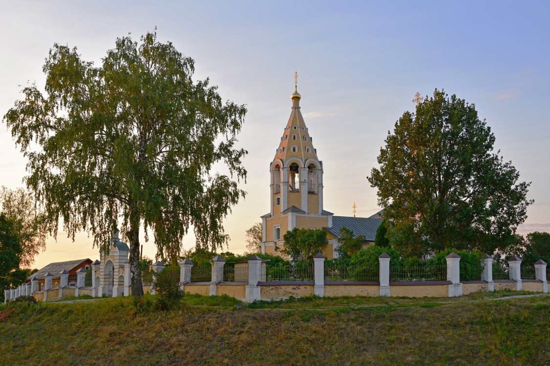 Церковь Рождества Пресвятой Богородицы, Городня (Конаковский район, Тверская область). общий вид в ландшафте, Общий вид с юго-запада