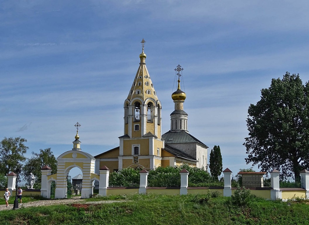 Городня. Церковь Рождества Пресвятой Богородицы. общий вид в ландшафте