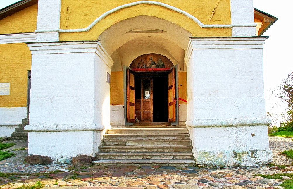 Церковь Рождества Пресвятой Богородицы, Городня (Конаковский район, Тверская область). архитектурные детали, Крыльцо.