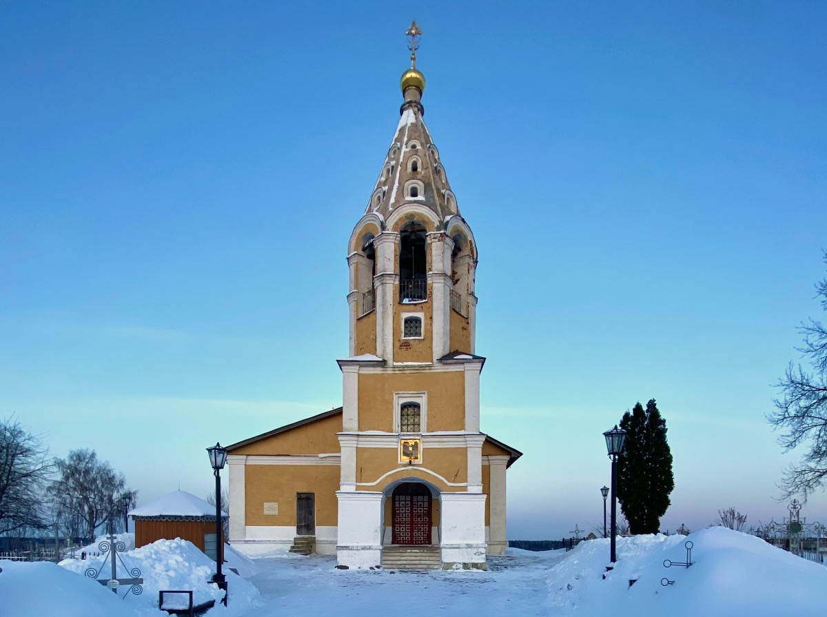 Церковь Рождества Пресвятой Богородицы, Городня (Конаковский район, Тверская область). фасады, Вид из входных ворот