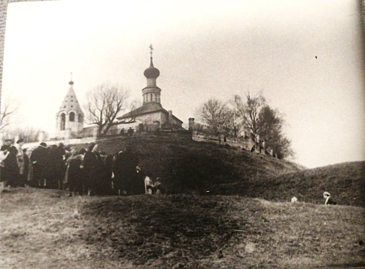Фото с аукциона, предположительно из архива краеведа Лившица.  Автор неизвестен., архивная фотография. Церковь Рождества Пресвятой Богородицы, Городня (Конаковский район, Тверская область)