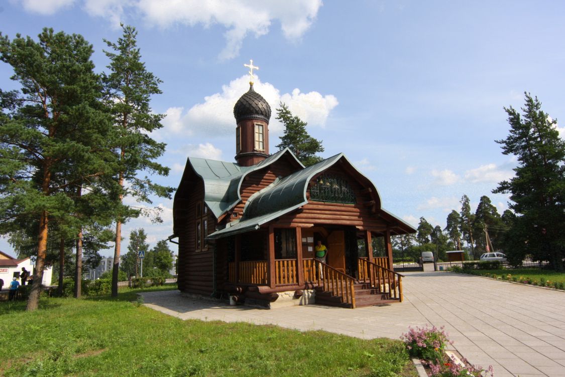 Мельниково. Церковь Троицы Живоначальной. общий вид в ландшафте