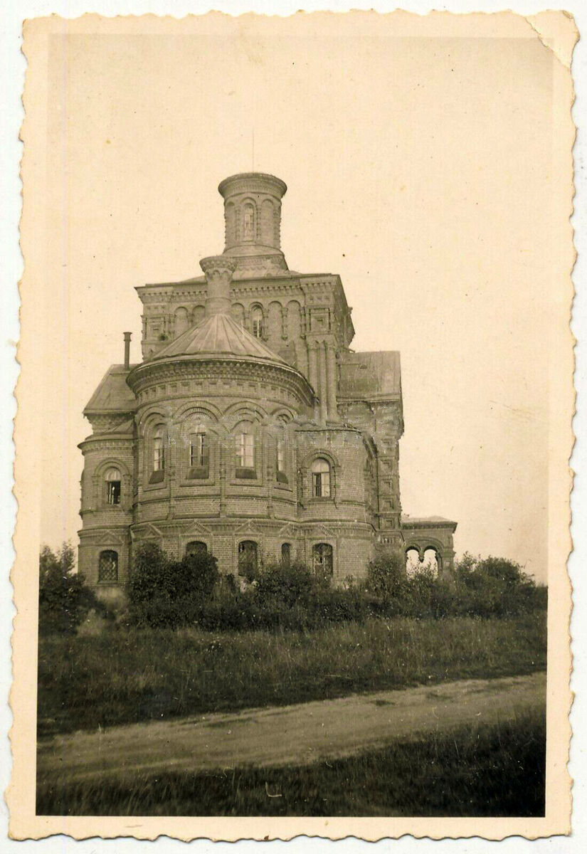 Церковь Николая Чудотворца и Георгия Победоносца, Смогири (Кардымовский район, Смоленская область). архивная фотография, Вид с востока.  Фото 1941 г. с аукциона e-bay.de