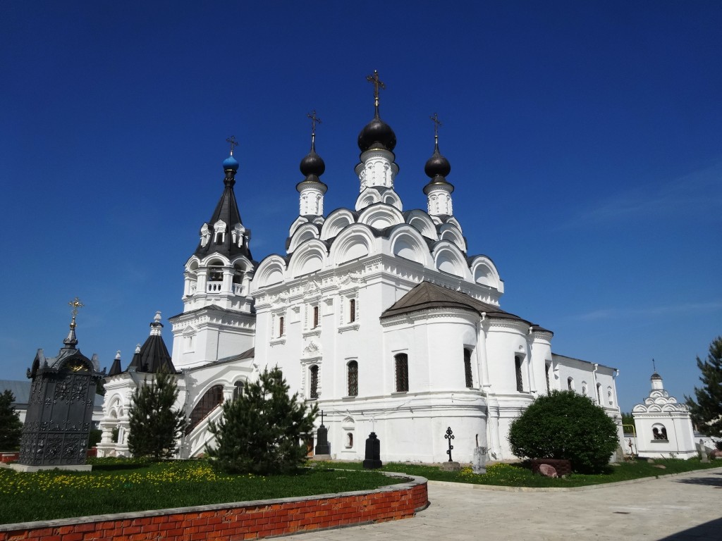 Муром. Благовещенский мужской монастырь. фасады, футляр-часовня, Благовещенский собор, часовня над могилой иеромонаха Аполлония