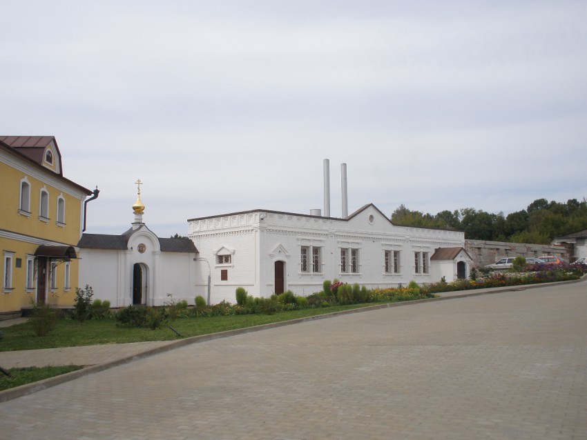 Иоанно-Богословский монастырь, Пощупово (Рыбновский район, Рязанская область). архитектурные детали, Хозяйственная постройка в западной части монастыря