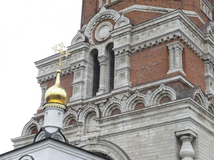 Иоанно-Богословский монастырь, Пощупово (Рыбновский район, Рязанская область). архитектурные детали, Завершение Иверской часовни и фрагмент западного фасада 