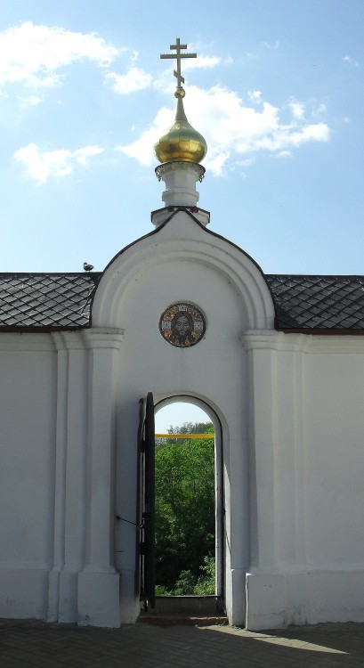 Пощупово. Иоанно-Богословский монастырь. архитектурные детали, Дверь в монастырской стене