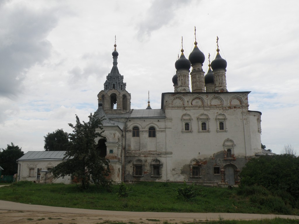 Исады. Церковь Воскресения Словущего (Воскресения Христова). фасады