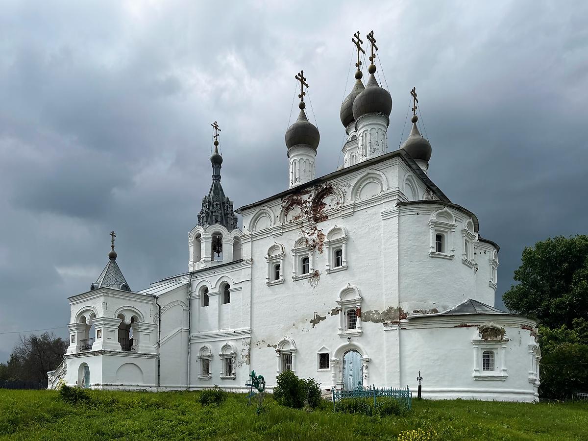 Вид с юго-востока, фасады. Церковь Воскресения Словущего (Воскресения Христова), Исады (Спасский район, Рязанская область)