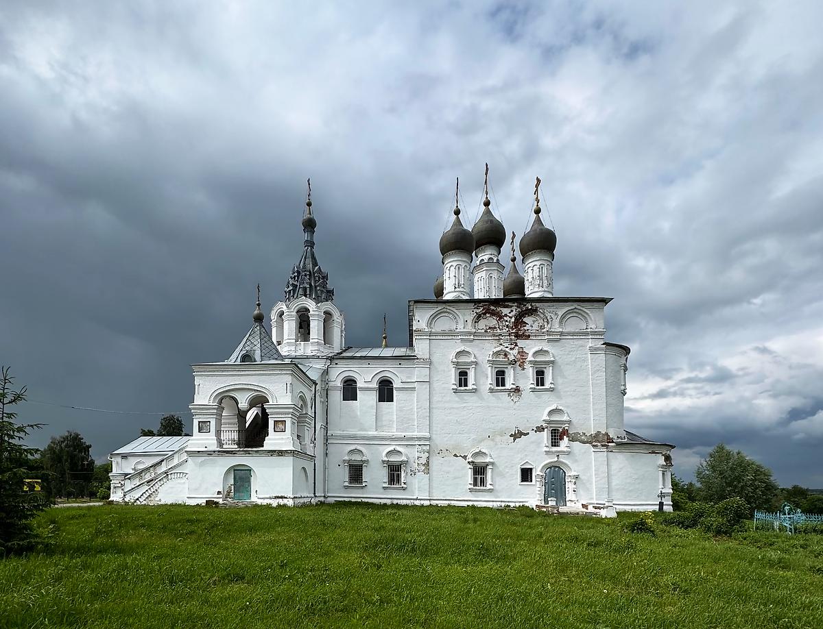 Вид с юга, фасады. Церковь Воскресения Словущего (Воскресения Христова), Исады (Спасский район, Рязанская область)