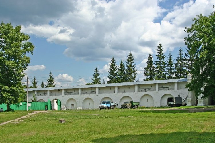 Солотча. Рождество-Богородицкий монастырь. дополнительная информация, Монастырская стена