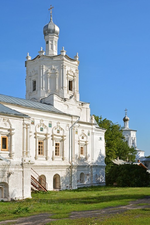Солотча. Рождество-Богородицкий монастырь. фасады, Вид с юго-запада на Духовскую и Иоанно-Предтеченскую церкви