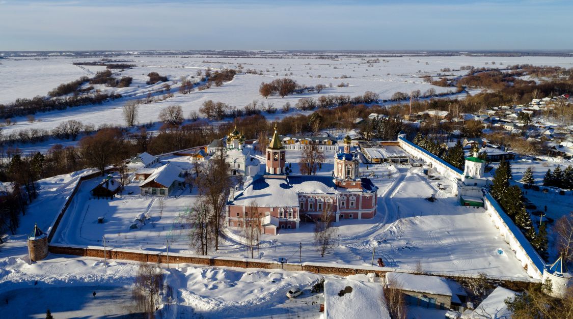 Солотча. Рождество-Богородицкий монастырь. общий вид в ландшафте