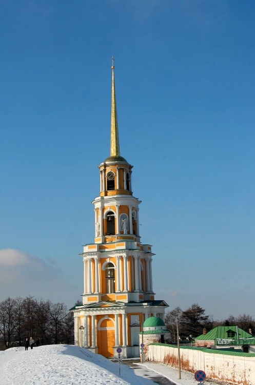 Рязань. Кафедральный собор Успения Пресвятой Богородицы. фасады, вид с кремлевского вала