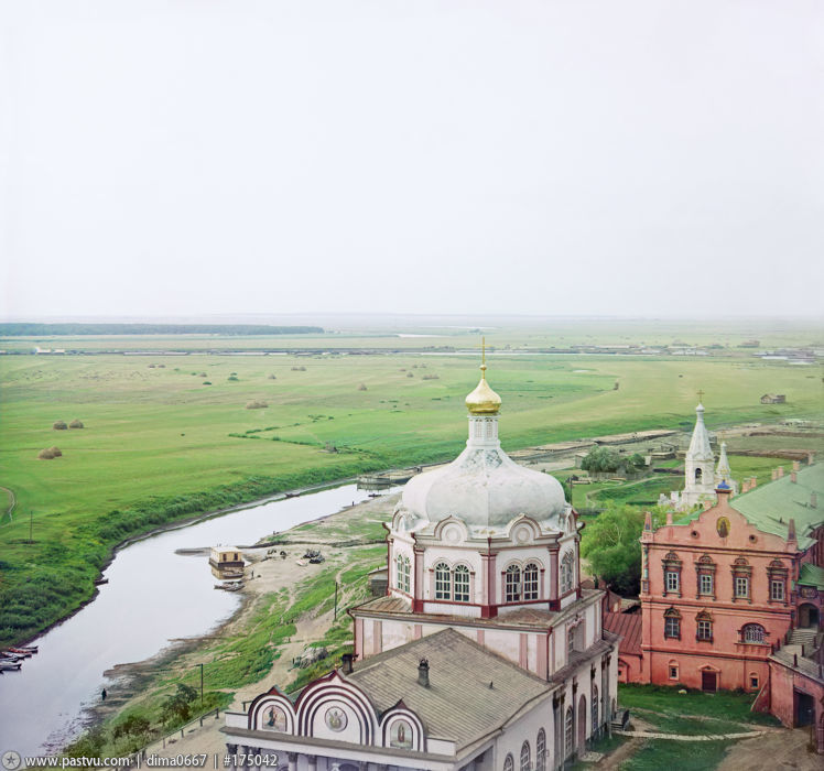 Кафедральный собор Рождества Христова, Рязань (Рязань, город, Рязанская область). архивная фотография, Фото с сайта pastvu.ru Фото С.М.Прокудина-Горского Фото 1912 г. Собор  в центре, правее Архиерейский дом за ним церковь Сошествия Святого Духа.