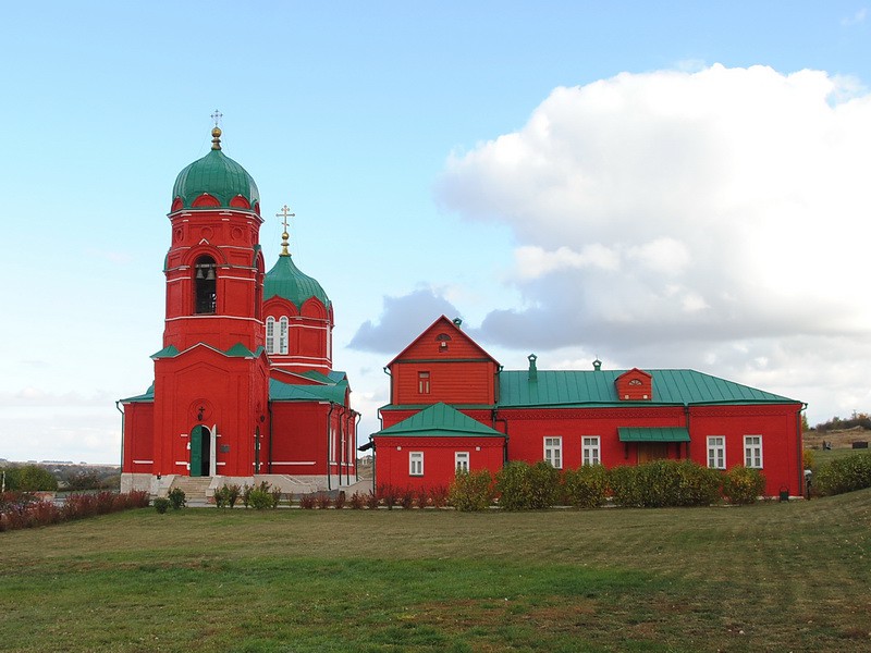 Монастырщино. Церковь Рождества Пресвятой Богородицы. общий вид в ландшафте, Вид с запада