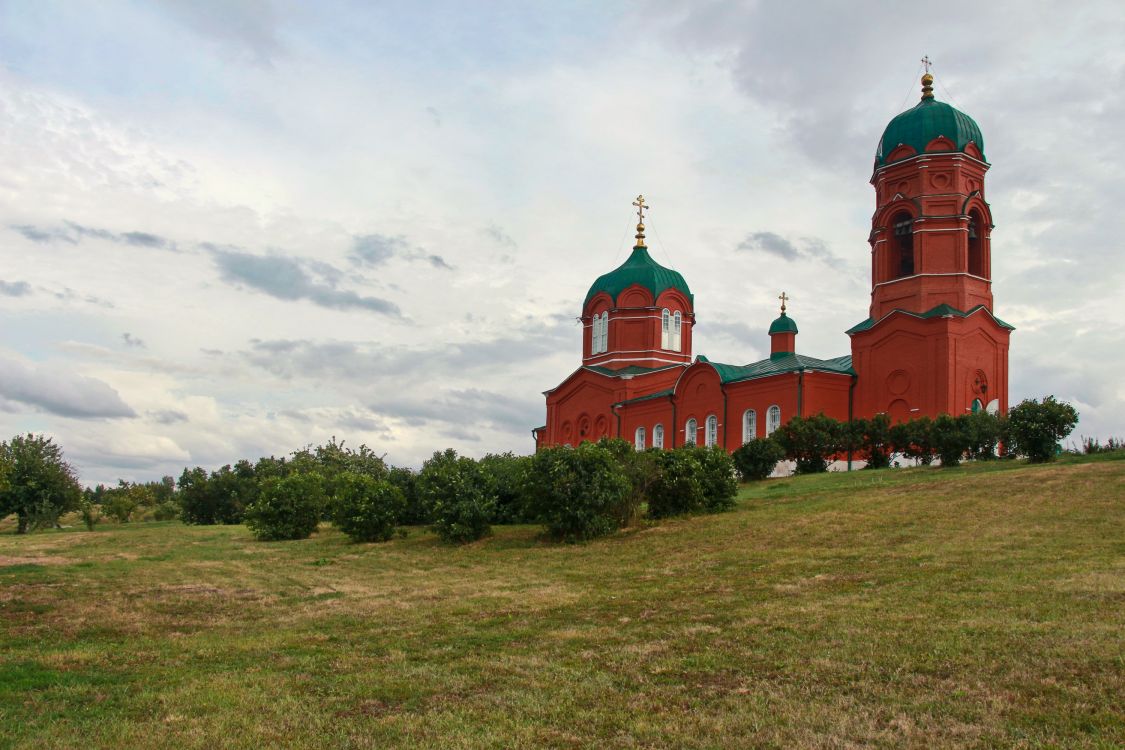 Монастырщино. Церковь Рождества Пресвятой Богородицы. общий вид в ландшафте