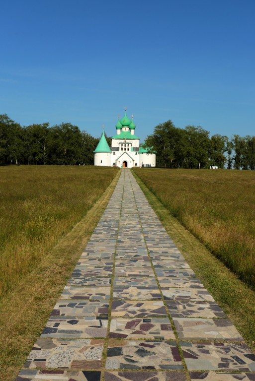 Ивановка. Церковь Сергия Радонежского на Куликовом поле. художественные фотографии, общий вид в ландшафте