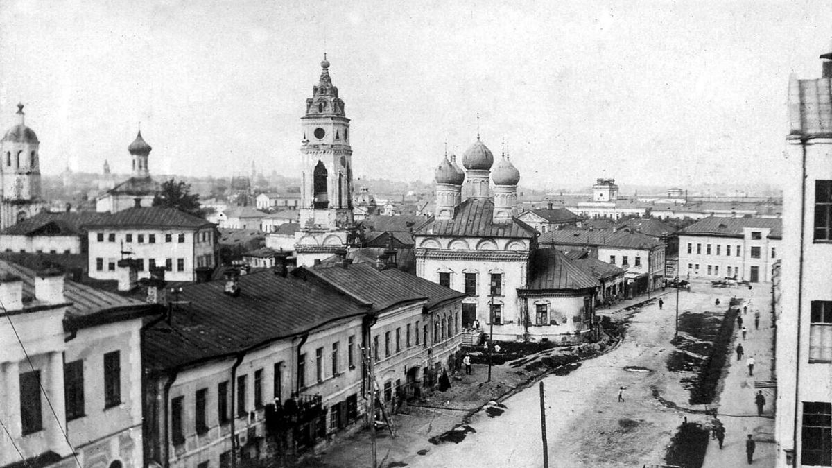 Церковь Благовещения Пресвятой Богородицы, Тула (Тула, город, Тульская область). архивная фотография, Вид на Благовещенскую церковь с построенной в 1931 году Фабрики-кухни. Фото 1931 года.