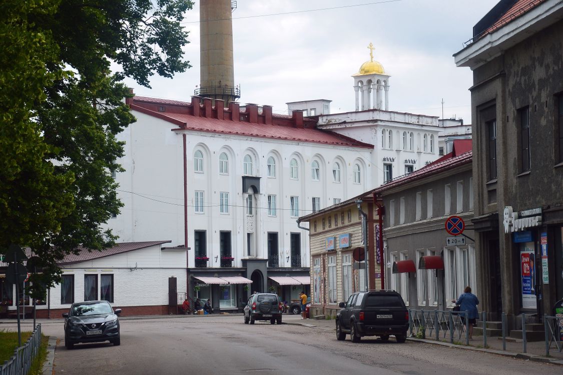 Церковь Иоанна Богослова, Сортавала (Сортавальский район, Республика Карелия). дополнительная информация, бывш. Управление Православной Церкви Финляндии - на нем восстановлен крест; единый ансамбль с основным храмом