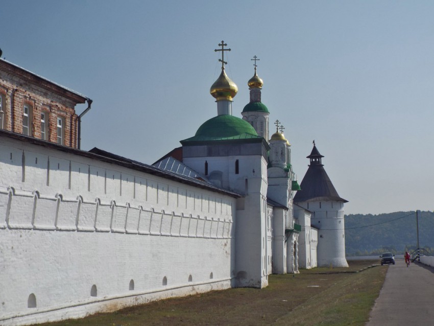 Троицкий Макариев Желтоводский монастырь, Макарьево (Лысковский район, Нижегородская область). фасады