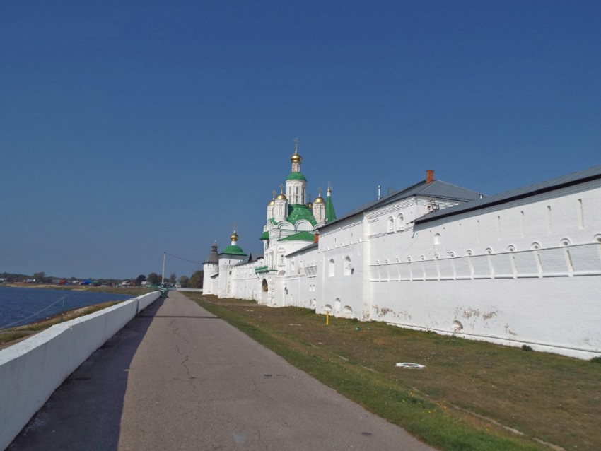 Троицкий Макариев Желтоводский монастырь, Макарьево (Лысковский район, Нижегородская область). фасады