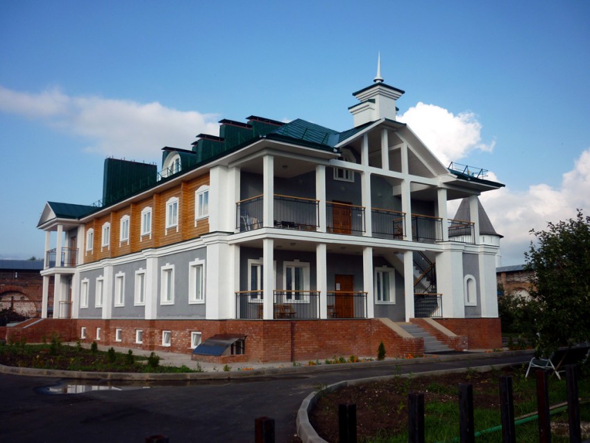 Троицкий Макариев Желтоводский монастырь, Макарьево (Лысковский район, Нижегородская область). дополнительная информация, Новый келейный корпус