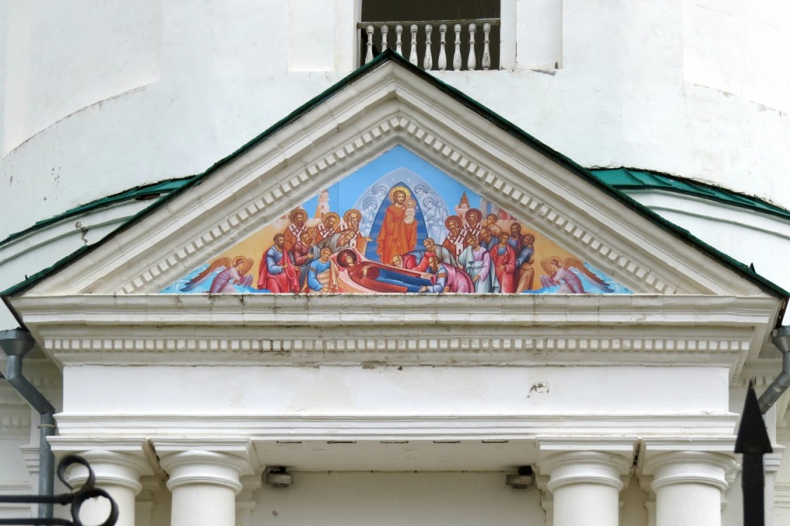 Церковь Успения Пресвятой Богородицы, Большое Болдино (Большеболдинский район, Нижегородская область). архитектурные детали, Храмовая икона на фронтоне над входом