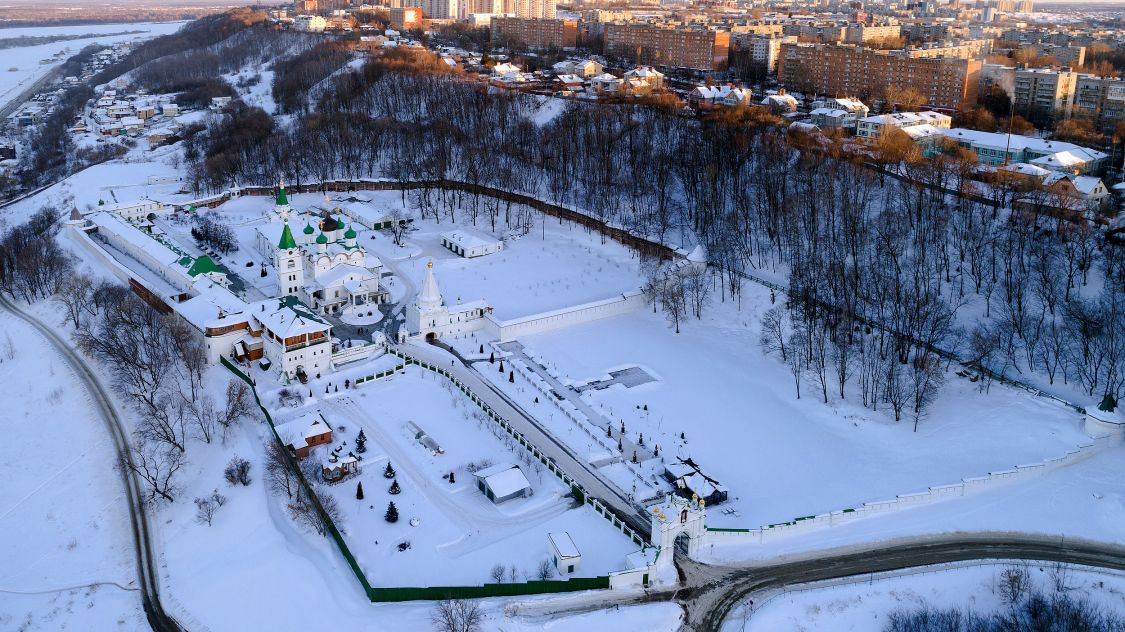 Нижегородский район. Печёрский Вознесенский монастырь. общий вид в ландшафте