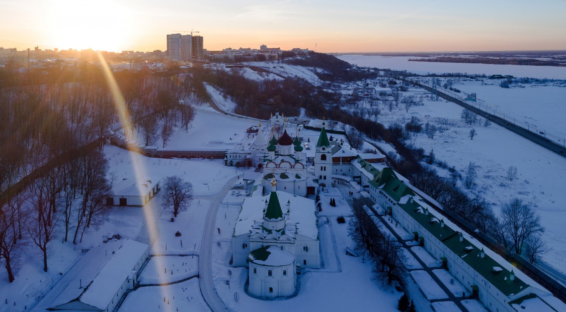 Нижегородский район. Печёрский Вознесенский монастырь. общий вид в ландшафте