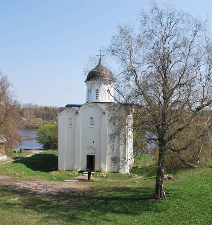 Старая Ладога. Церковь Георгия Победоносца. общий вид в ландшафте
