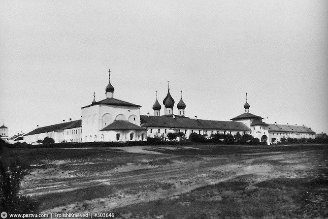 Успенская Флорищева мужская пустынь, Фролищи (Володарский район, Нижегородская область). архивная фотография, Свято-Успенский монастырь Флорищева пустынь 1870—1890,Направление съемки:северо-запад. с сайта https://pastvu.com/p/303646