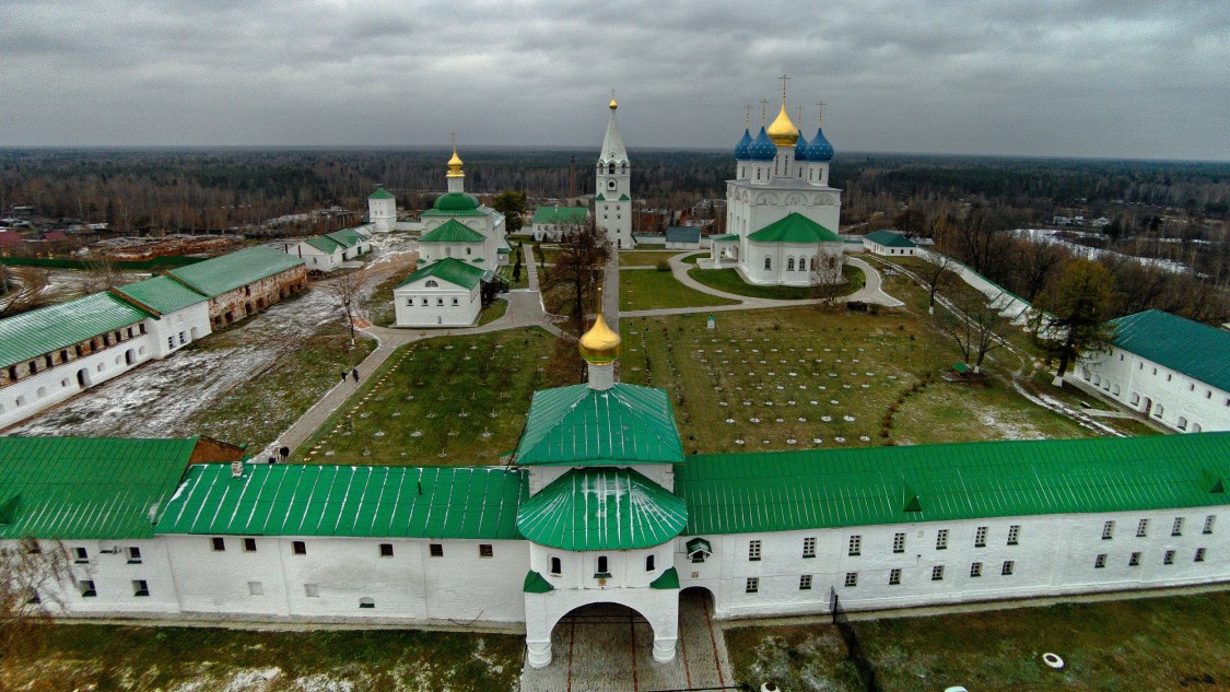 Фролищи. Успенская Флорищева мужская пустынь. общий вид в ландшафте