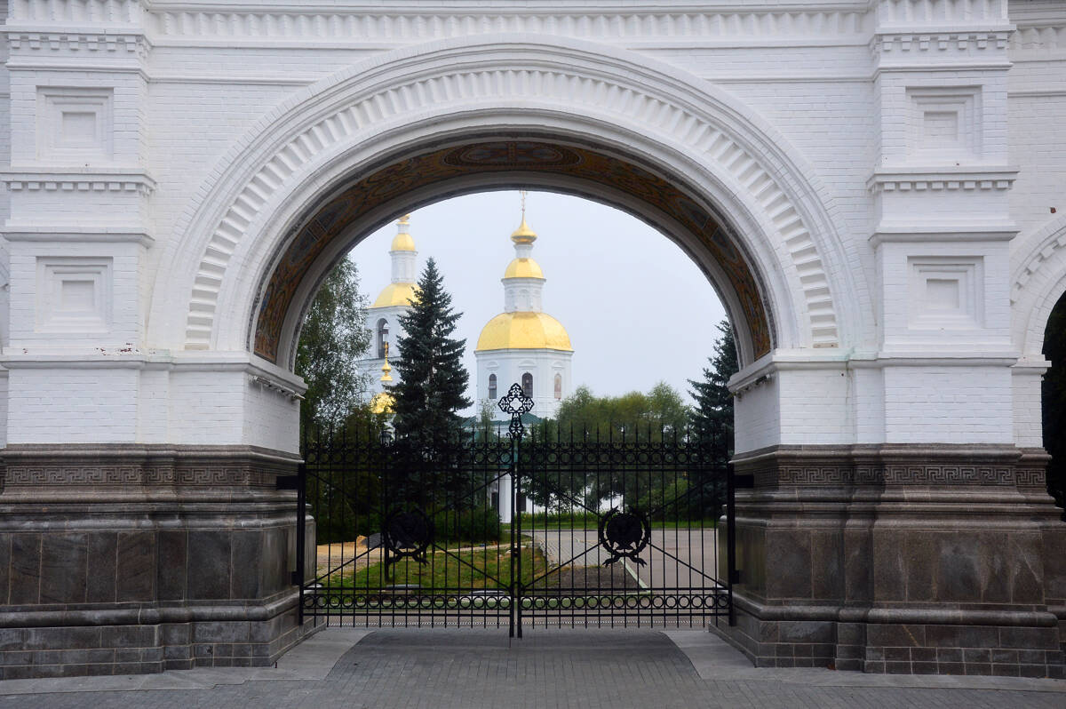 Серафимо-Дивеевский Троицкий монастырь, Дивеево (Дивеевский район, Нижегородская область). дополнительная информация, Саровские ворота