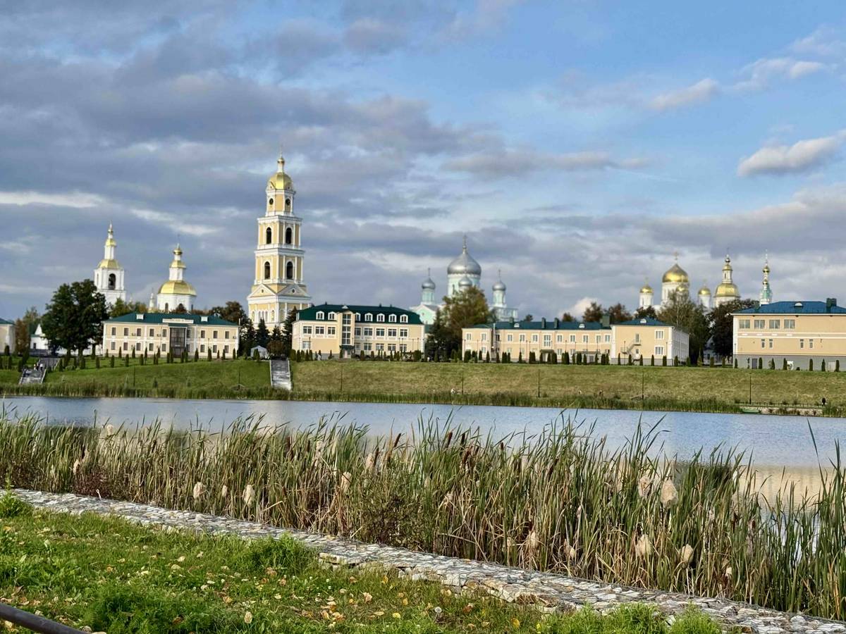 Серафимо-Дивеевский Троицкий монастырь, Дивеево (Дивеевский район, Нижегородская область). общий вид в ландшафте
