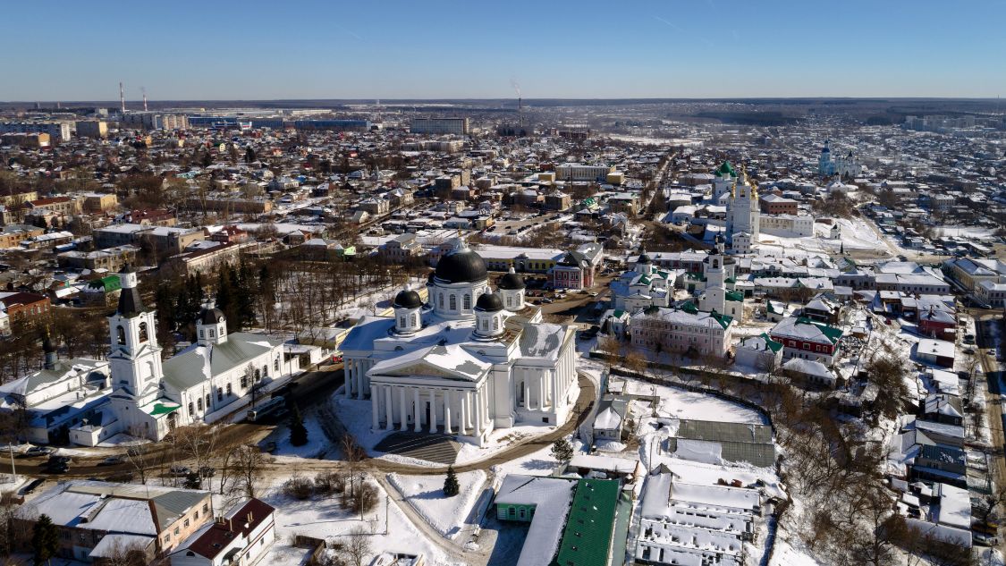 Арзамас. Кафедральный собор Воскресения Христова. общий вид в ландшафте