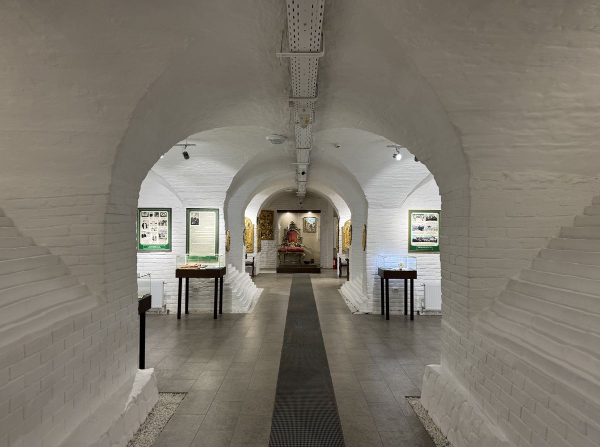 Подклет собора, вход в музей патриаршества, дополнительная информация. Кафедральный собор Воскресения Христова, Арзамас (Арзамасский район и г. Арзамас, Нижегородская область)