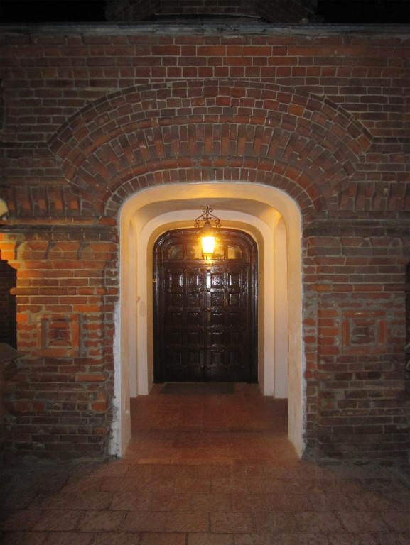 Казанская Амвросиевская пустынь, Старое Шамордино (Козельский район, Калужская область). архитектурные детали, Вход в трапезную