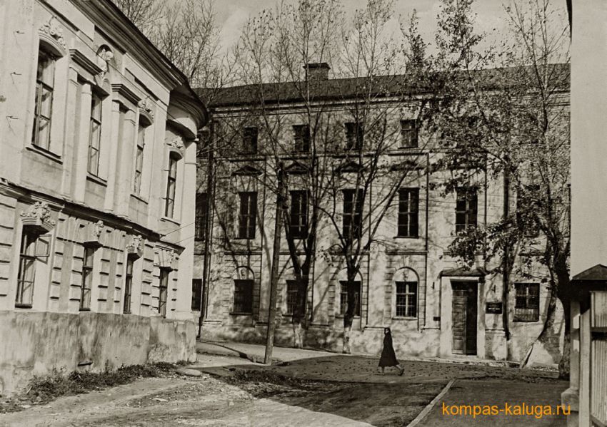 Казанский монастырь (новый), Калуга (Калуга, город, Калужская область). архивная фотография, Вид с юга (источник - http://kompas-kaluga.ru/historyitem/11680/)
