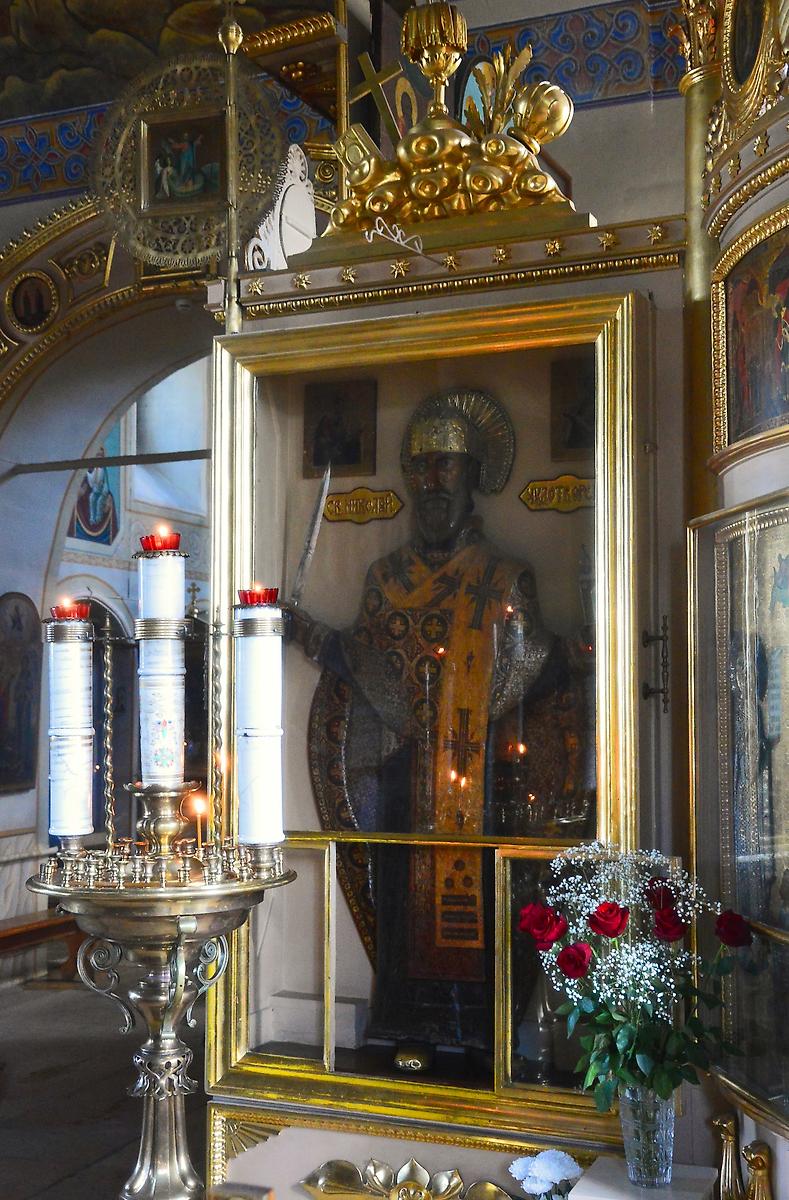 Резная скульптура Святителя Николая-одна из основных святынь храма., интерьер и убранство. Кафедральный собор Благовещения Пресвятой Богородицы, Боровск (Боровский район, Калужская область)