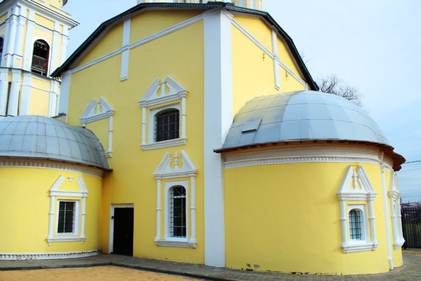 Церковь Рождества Пресвятой Богородицы в Ромоданове, Калуга (Калуга, город, Калужская область). архитектурные детали, Фрагмент южного фасада